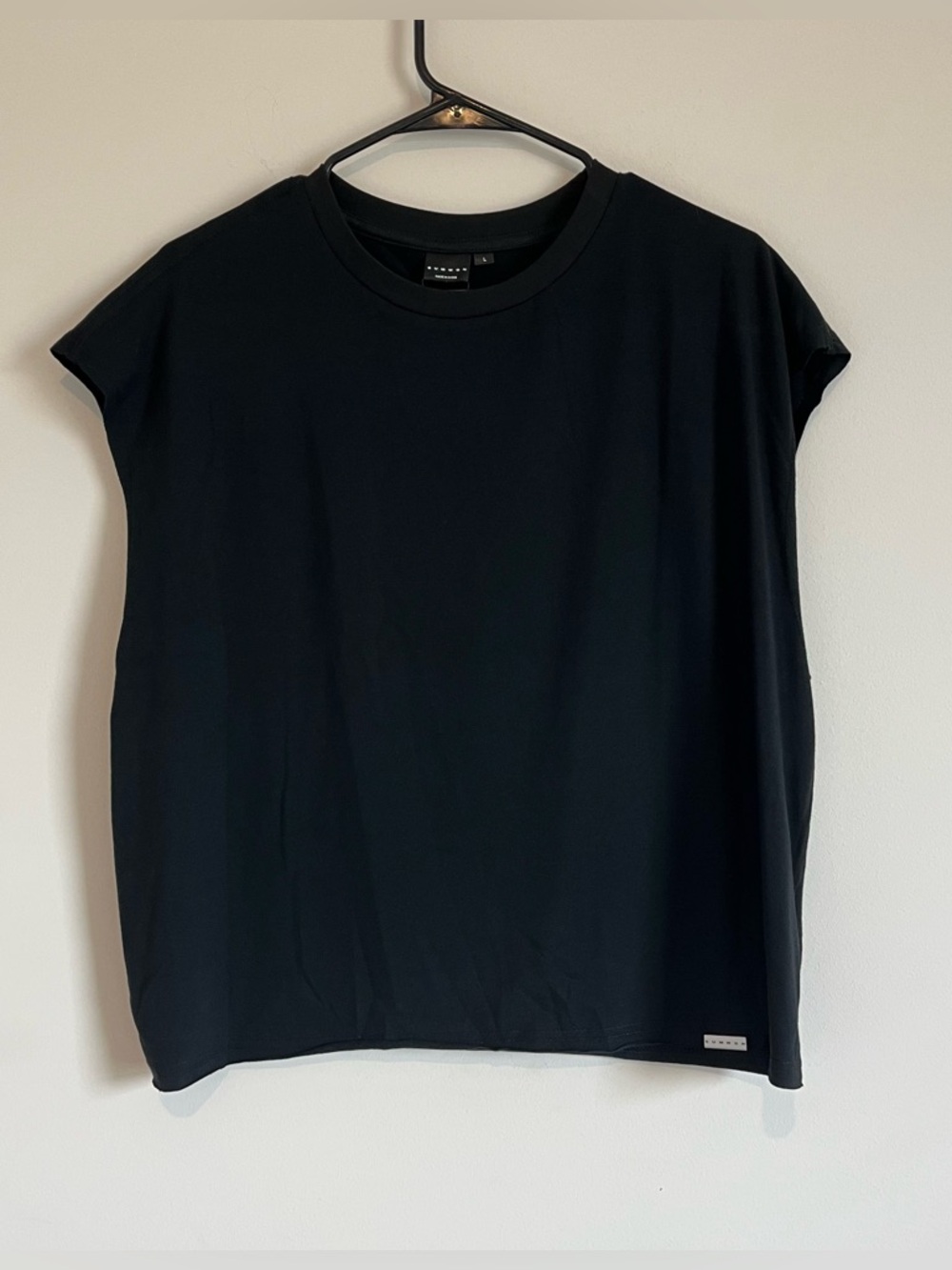 Sumwon Cut off Top- Large